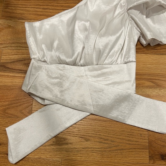 One Shoulder Cropped Top With Puffy Sleeve - Picture 3 of 7